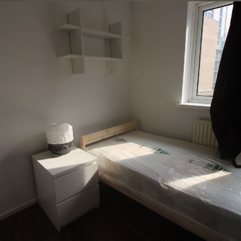 Girl Only Property Available In Limehouse - Photo 1