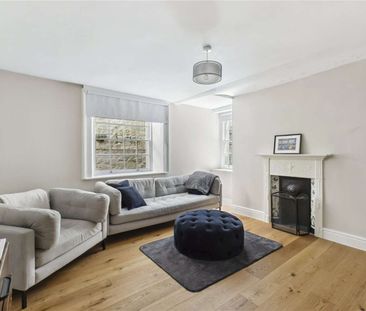 A beautifully renovated two-bedroom apartment - Photo 2