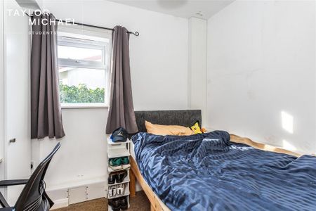 6 bedroom detached house to rent - Photo 4