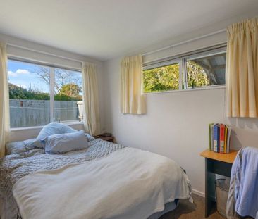 Bright Sunny Four Bedroom House - Photo 3