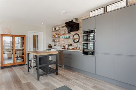 Island House, Three Mill Lane, Bow, London E3 - Photo 2