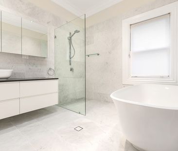 Conveniently located lower north shore family home - Photo 6