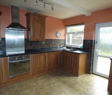 3 bedroom semi-detached house to rent - Photo 3