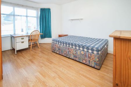 Ensbury Park, Bournemouth - Photo 4