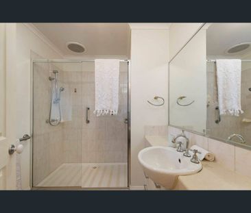 CHARMING & TIMELESS 3 BEDROOM UNIT - Photo 5