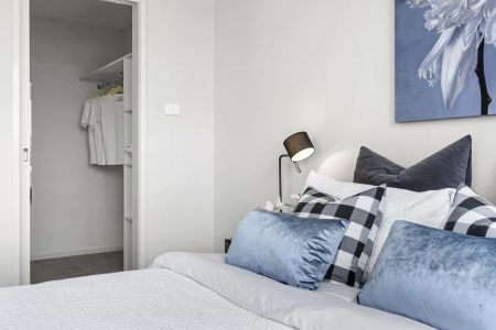 Spacious One Bedroom Plus Study Unit - Photo 3