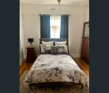 Fully furnished character home in prime location - Photo 6