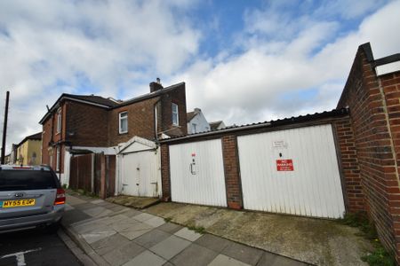 2 bedroom terraced house to rent - Photo 5