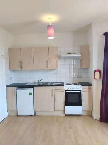 Studio to rent - Photo 5