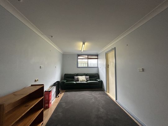 NEAT & TIDY STUDIO LIVING ! - Photo 1