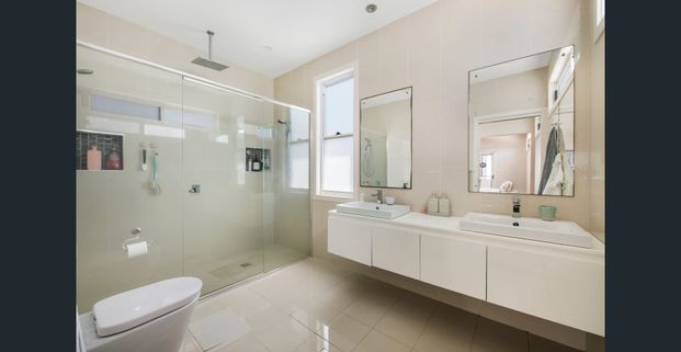 The Ultimate Beach House - Luxurious Four Bedroom Home, Every Room with an Ensuite. - Photo 1