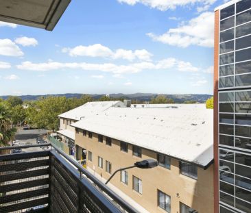 Modern Apartment in Prime CBD location - Photo 6