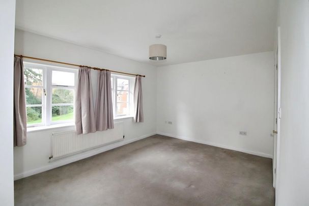 2 bedroom mews to rent - Photo 1