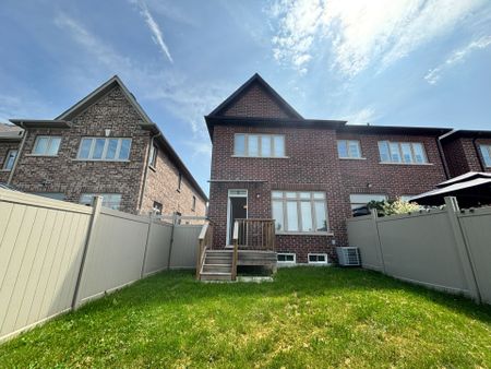 For Lease - 74 Beechborough Crescent, East Gwillimbury, Ontario - Photo 4
