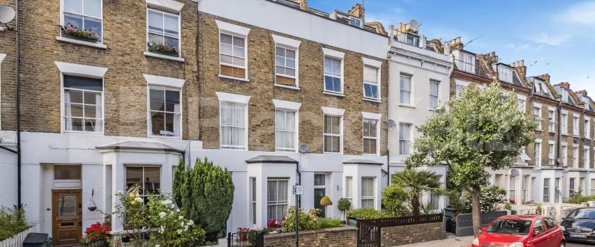 Modern spacious four double bedroom flat mind to tube & shops - Photo 1
