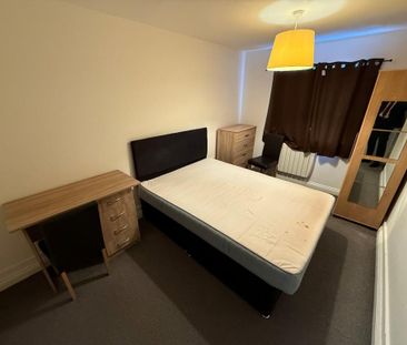1 bedroom in a house share to rent - Photo 4