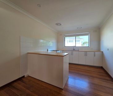 Quiet and Peacefull Two Bedroom Residence - Photo 3