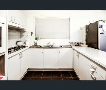 77 Warana Drive, Hampton Park, Vic 3976 - Photo 6
