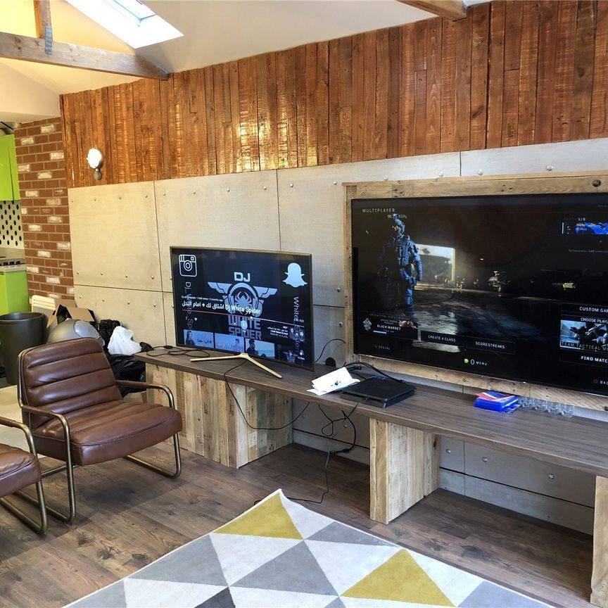 14 Orchard Terrace, Huddersfield, HD4 - Photo 1