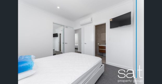 SHARED HOME - MODERN FURNISHED ROOM available - Photo 1