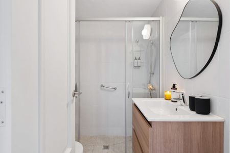 Carrer de Nàpols, Barcelona, Catalonia 08013 - Photo 5