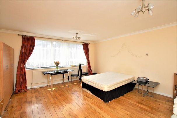3 bedroom flat to rent - Photo 1