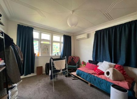 Two-bedroom Gem - Photo 2