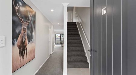 3 Bedroom 3 Bathroom in sought after Hamilton East - pets allowed. - Photo 5