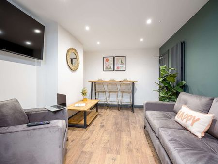 OX Living is proud to present this high-quality 9-bedroom co-living property, perfect for working professionals looking for stylish, stress-free living. Room 4 - Photo 3