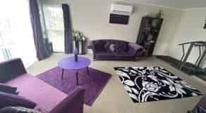 Modern Family Home - Photo 5