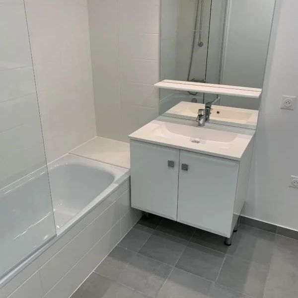 T4 BEGLES - Photo 1