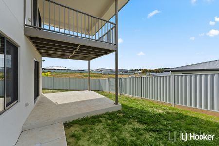 4 Bedroom Family Home in Elm Grove Estate Bungendore - Photo 2