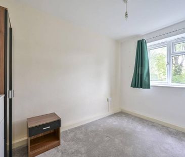 4 bedroom flat to rent - Photo 3