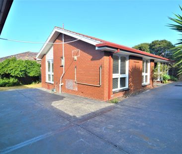 Family Home in Prime Location! - Photo 6