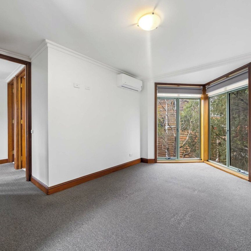 Low Maintenance Unit in Prime Location - Photo 1