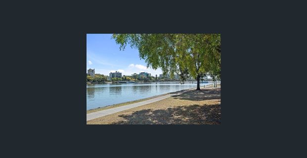 4 Bedroom Apartment in West End - Photo 1