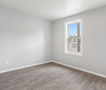 For Lease - 256 Park Park Unit# 2, Vanier and Kingsview Park, Ontario - Photo 4