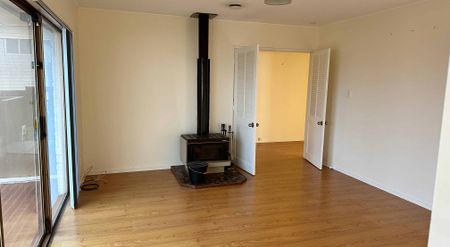 Sunny 4 Bedroom - Photo 3