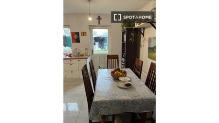 Room for rent in a four-bedroom house in Dublin - Photo 2