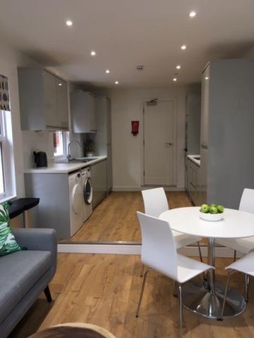 1 bedroom Flat To Let - Photo 2