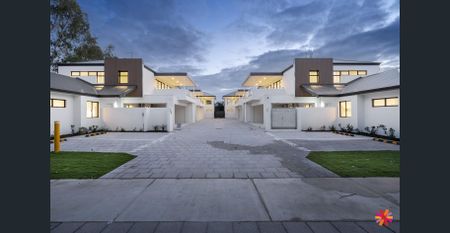 MODERN 2 BEDROOM AND 2 BATHROOM UNIT IN GREAT LOCATION - Photo 3