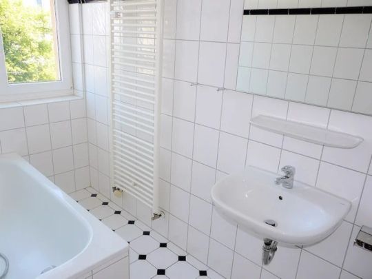 WAHREN + 3 RAUM WOHNUNG + BALKON + EINBAUKÜCHE + GÄSTE WC - Photo 1