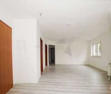 Geräumige, NEU renovierte 3-Raum-Wohnung in Meerane - Photo 1