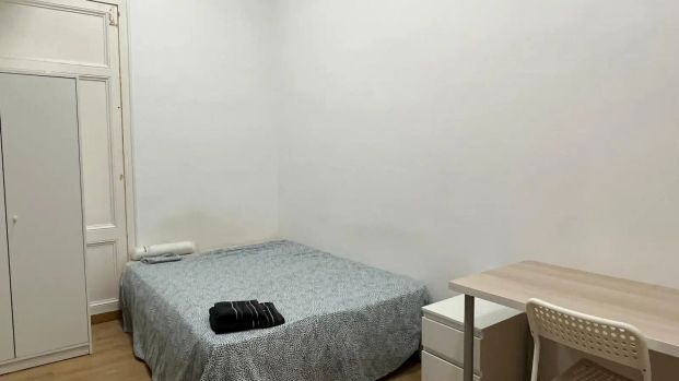 Room in a shared 11-bedroom apartment for rent in La Dreta de l'Eixample, students only - Foto 1