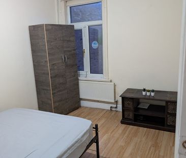 Room in a Shared House, Chester Road, E16 - Photo 1