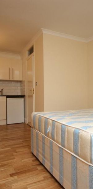 Norbroke Street, East Acton, London, W12 0QU - Photo 1