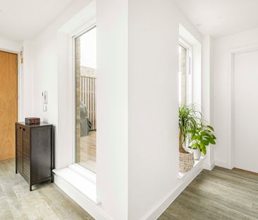 A light and spacious duplex two bedroom apartment with views of loc... - Photo 4