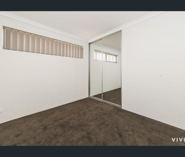 Stylish Three-Bedroom Villa in a Convenient Location - Photo 4