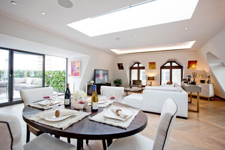 Golden Square, W1F, London - Photo 5