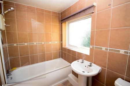 2 bedroom semi-detached house to rent - Photo 4